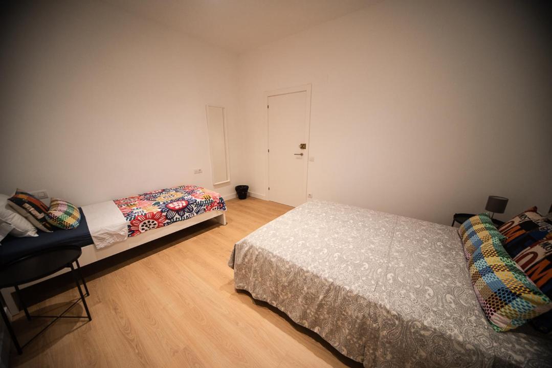 ברצלונה By Universitat Private Rooms מראה חיצוני תמונה