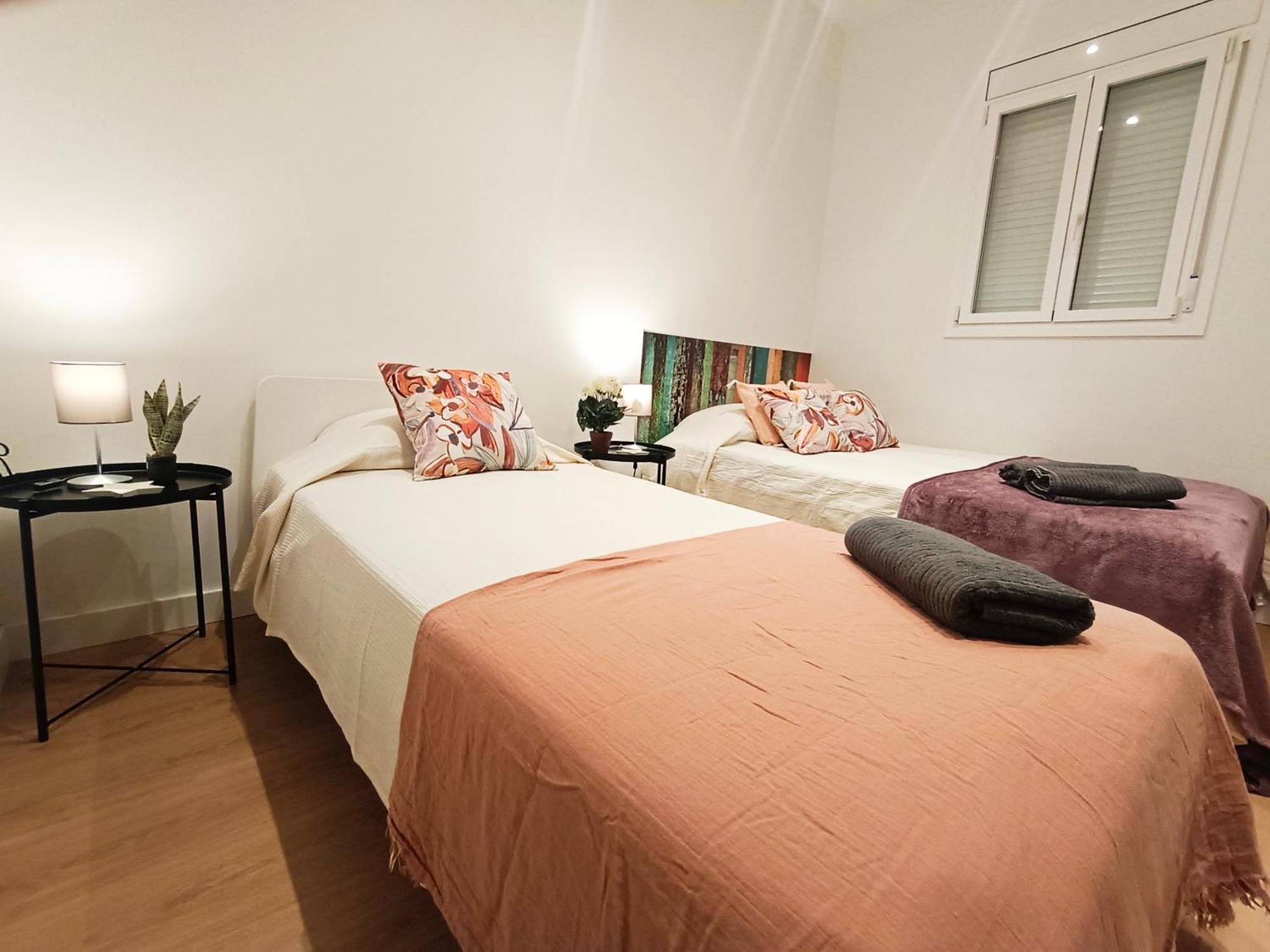 ברצלונה By Universitat Private Rooms מראה חיצוני תמונה