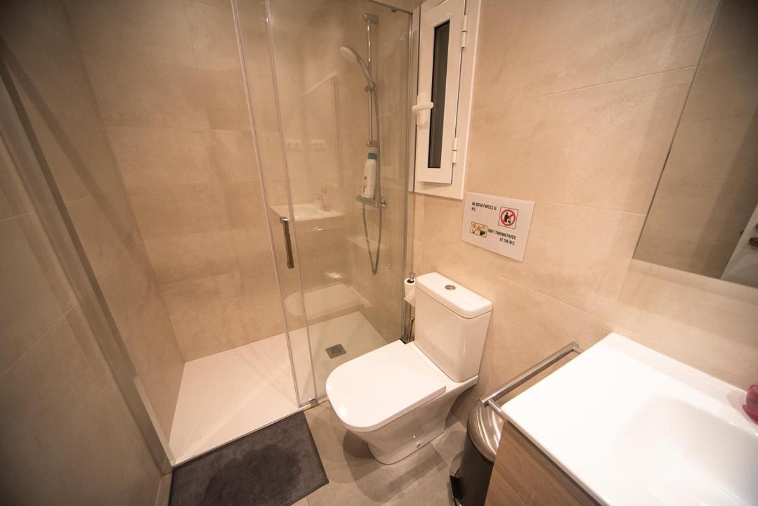 ברצלונה By Universitat Private Rooms מראה חיצוני תמונה