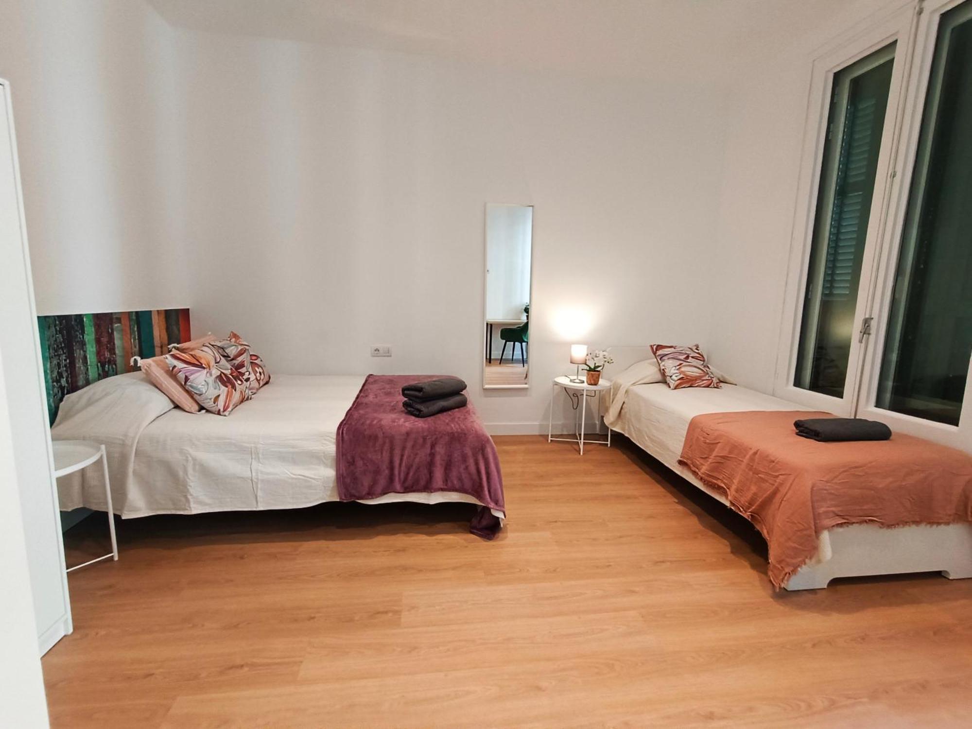 ברצלונה By Universitat Private Rooms מראה חיצוני תמונה