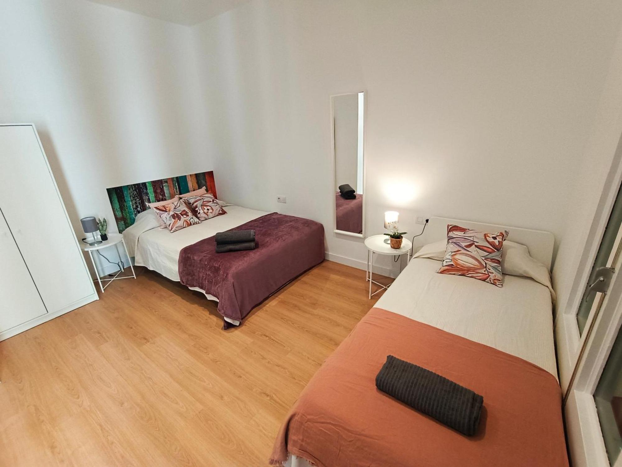 ברצלונה By Universitat Private Rooms מראה חיצוני תמונה