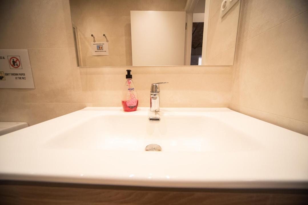 ברצלונה By Universitat Private Rooms מראה חיצוני תמונה
