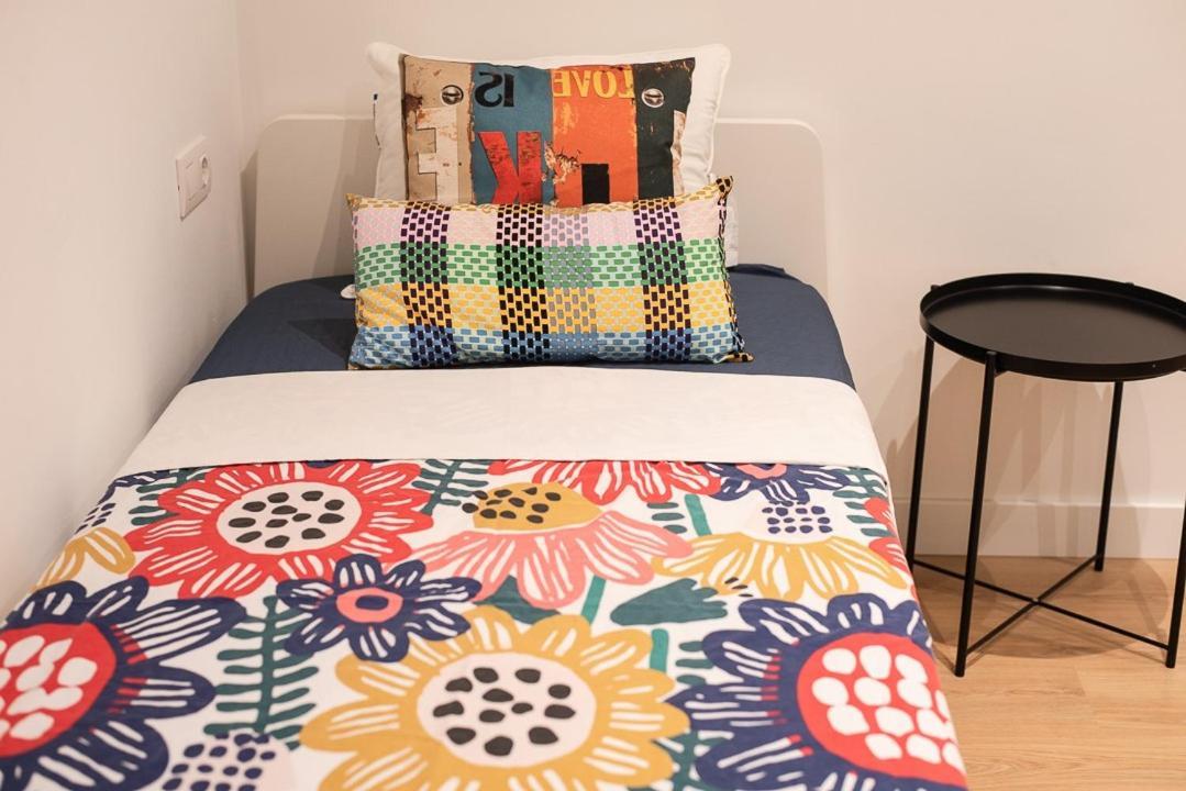 ברצלונה By Universitat Private Rooms מראה חיצוני תמונה
